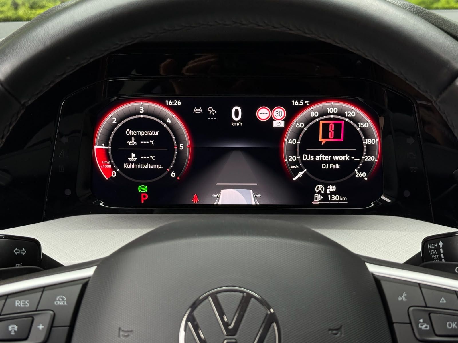 Fahrzeugabbildung Volkswagen Golf 2.0 TDI DSG LIFE LED+KAM+ACC+SHZ+CARPL+AMBI