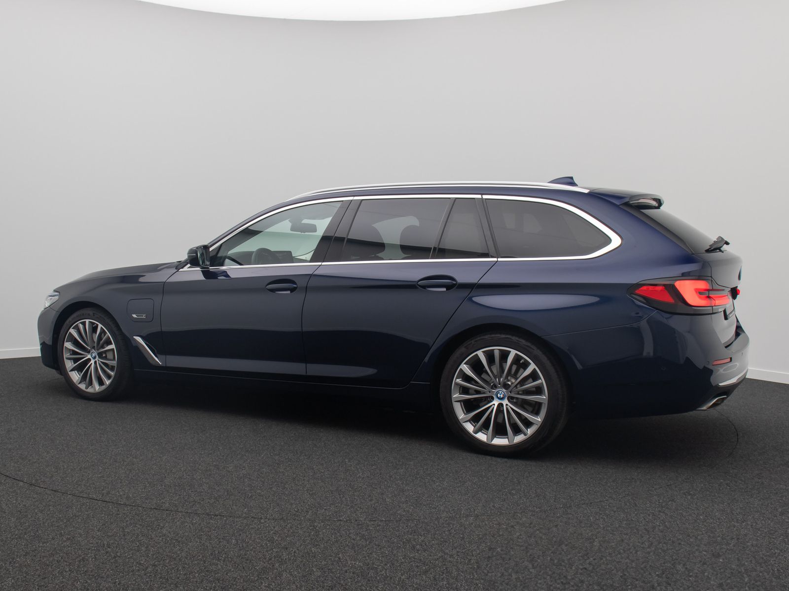 Fahrzeugabbildung BMW 530e Luxury Line DAB Laser 4*Klima Kamera Sport