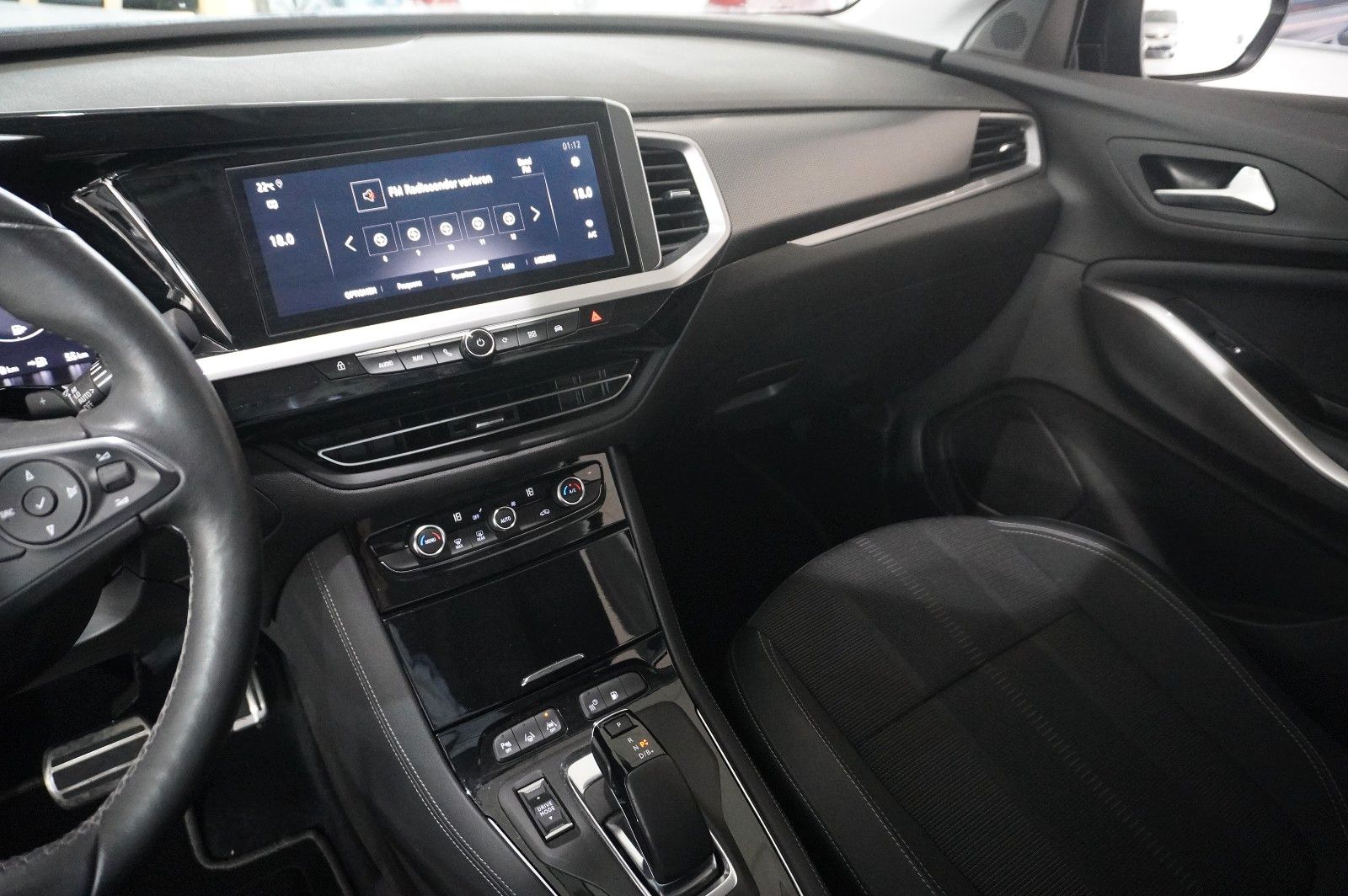 Fahrzeugabbildung Opel Grandland (X) 1.6 PHEV ELEGANCE NAVI/LED/SPORT