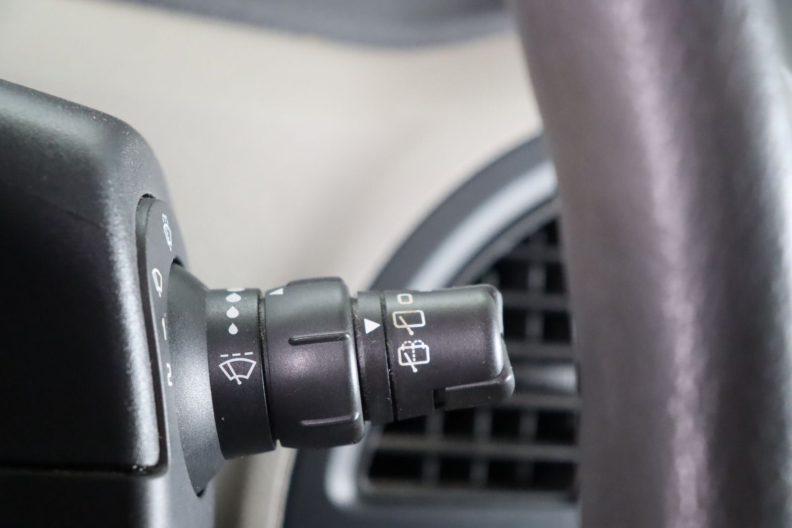 Fahrzeugabbildung Renault Modus 1.2 16V * HU/AU bis 09.26 * 8-fach *