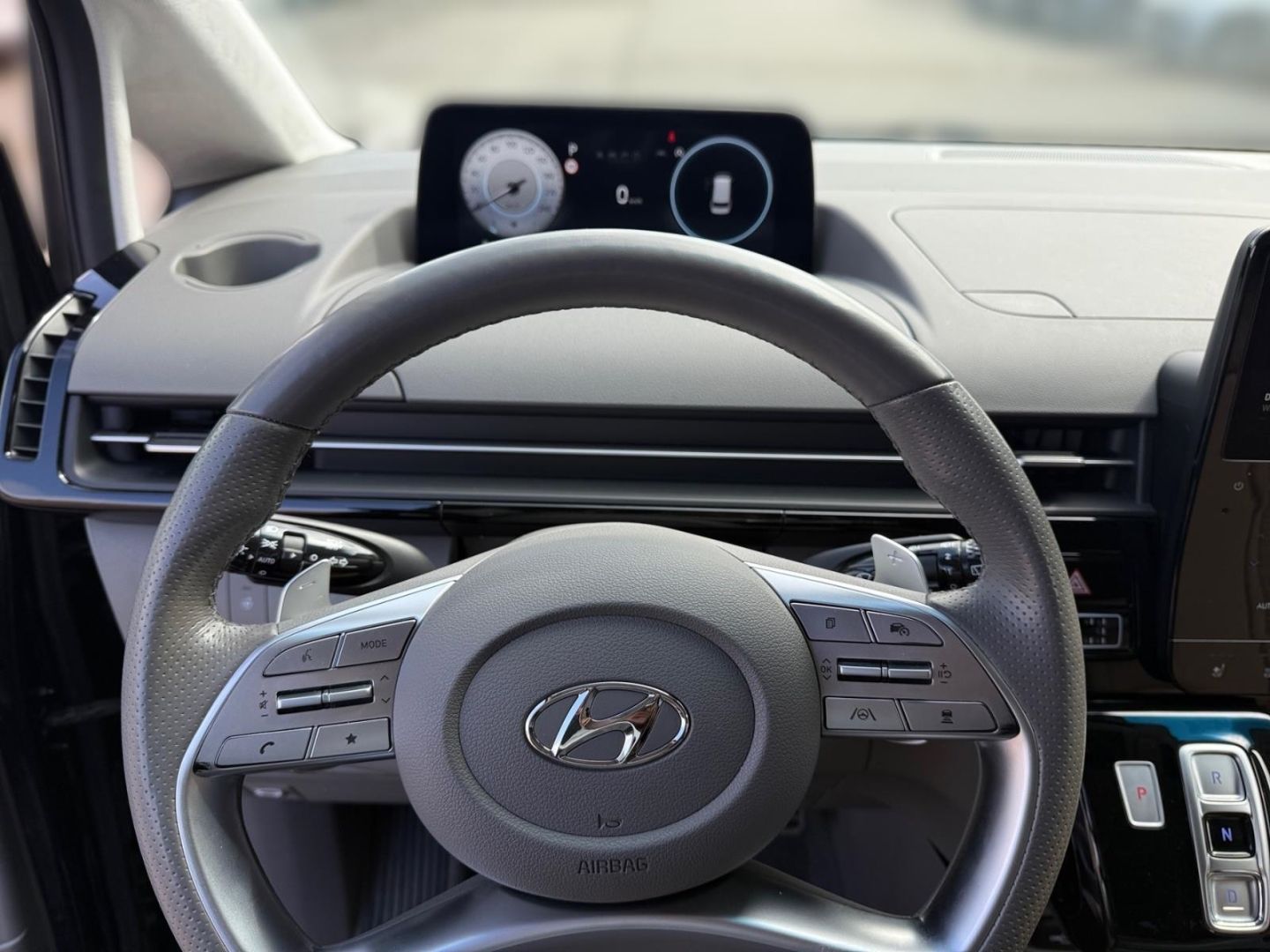 Fahrzeugabbildung Hyundai STARIA Signature 2.2 CRDi 7-Sitzer BOSE+AHK+360°