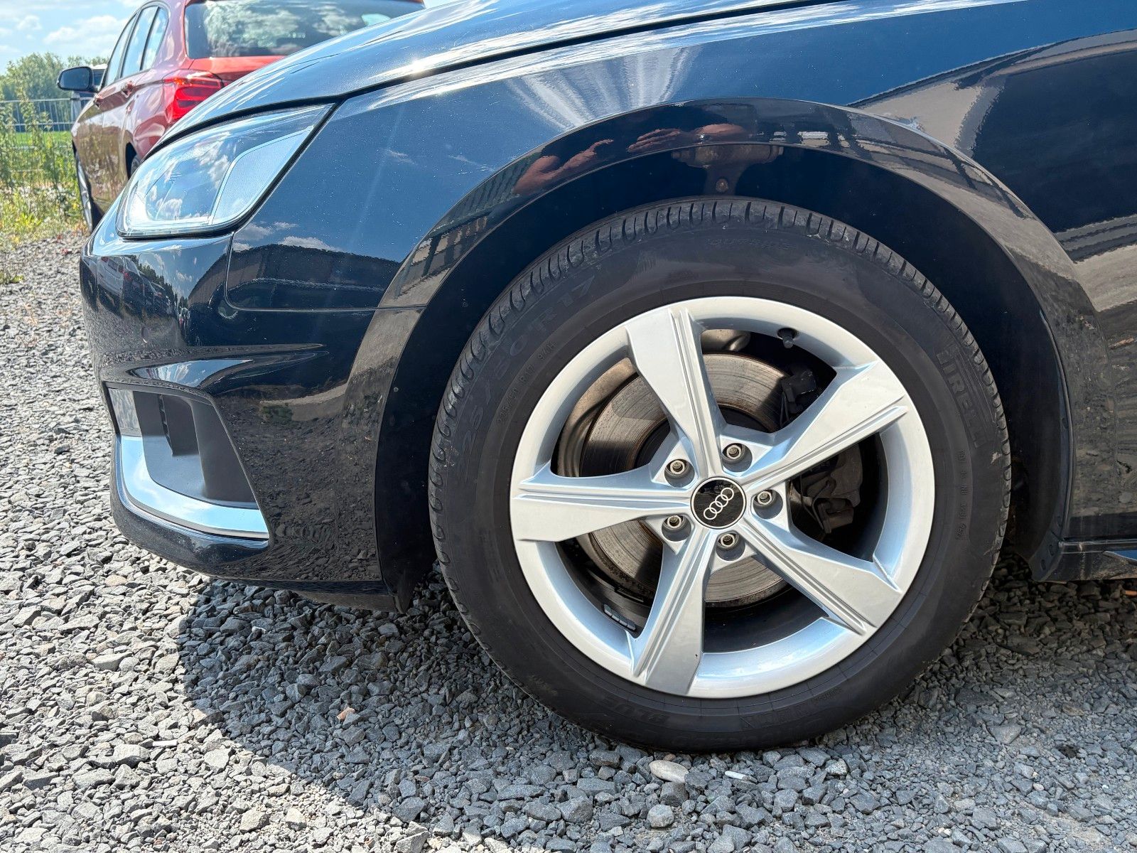 Fahrzeugabbildung Audi A4 Avant 35 TDI advanced Aut Navi LED AHK Kamera