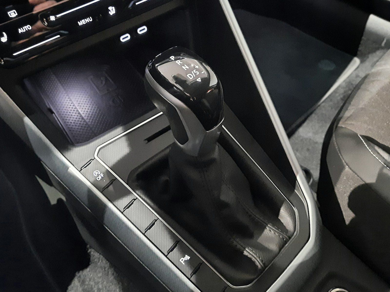 Fahrzeugabbildung Volkswagen Taigo Goal TSI DSG *AHK*Navi*Cam*