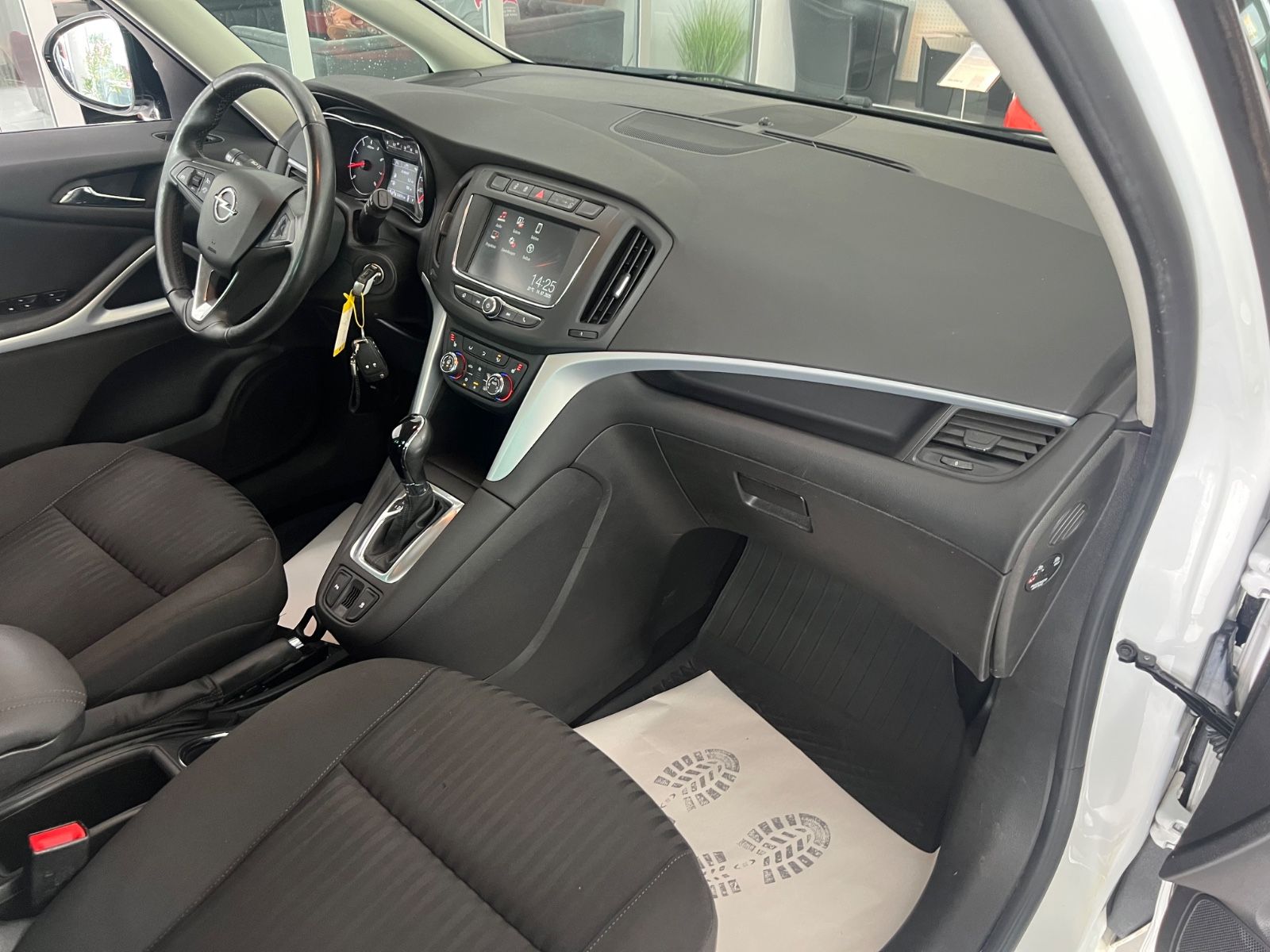 Fahrzeugabbildung Opel Zafira C Active * 7.SITZER * AUTOMATIK *