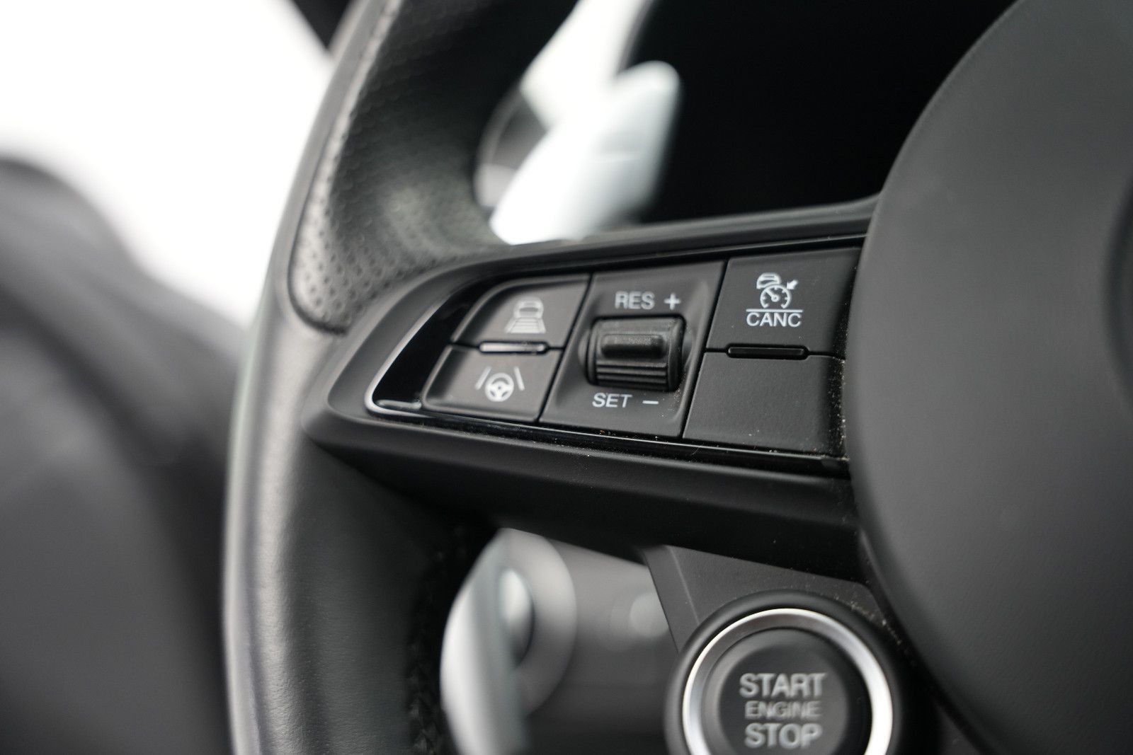 Fahrzeugabbildung Alfa Romeo Giulia Veloce *Harman&Kardon*Memory*Kamera*Navi