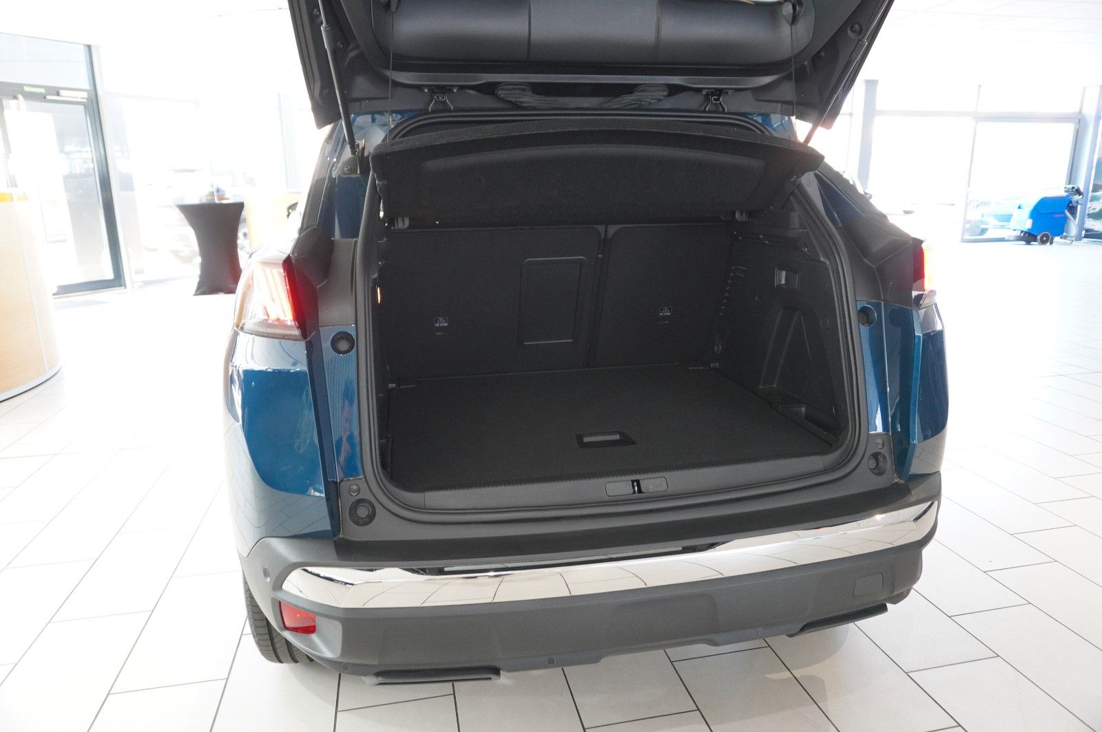 Fahrzeugabbildung Peugeot 3008 1.2T ALLURE PACK NAVI/LED/KAMERA/SPORT/DAB+