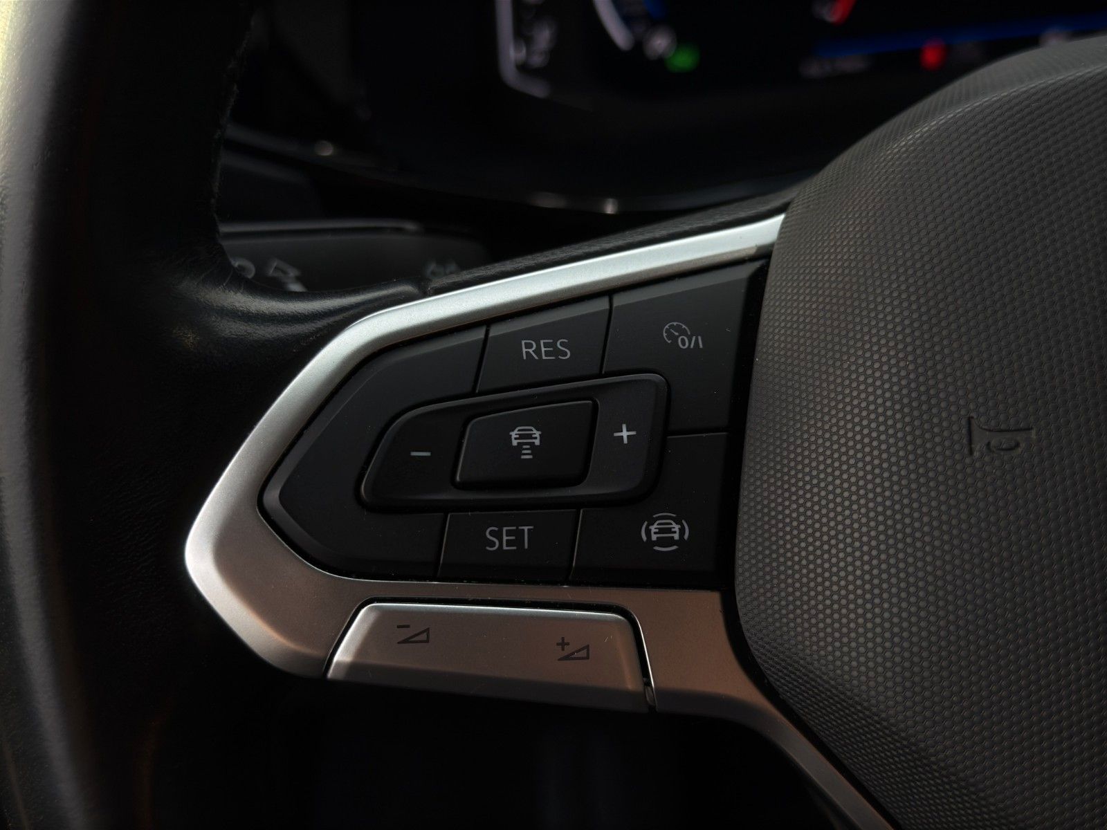 Fahrzeugabbildung Volkswagen T6.1 Multivan Gen.6 *AHK*Dig.Cok*ACC*Carplay*LED