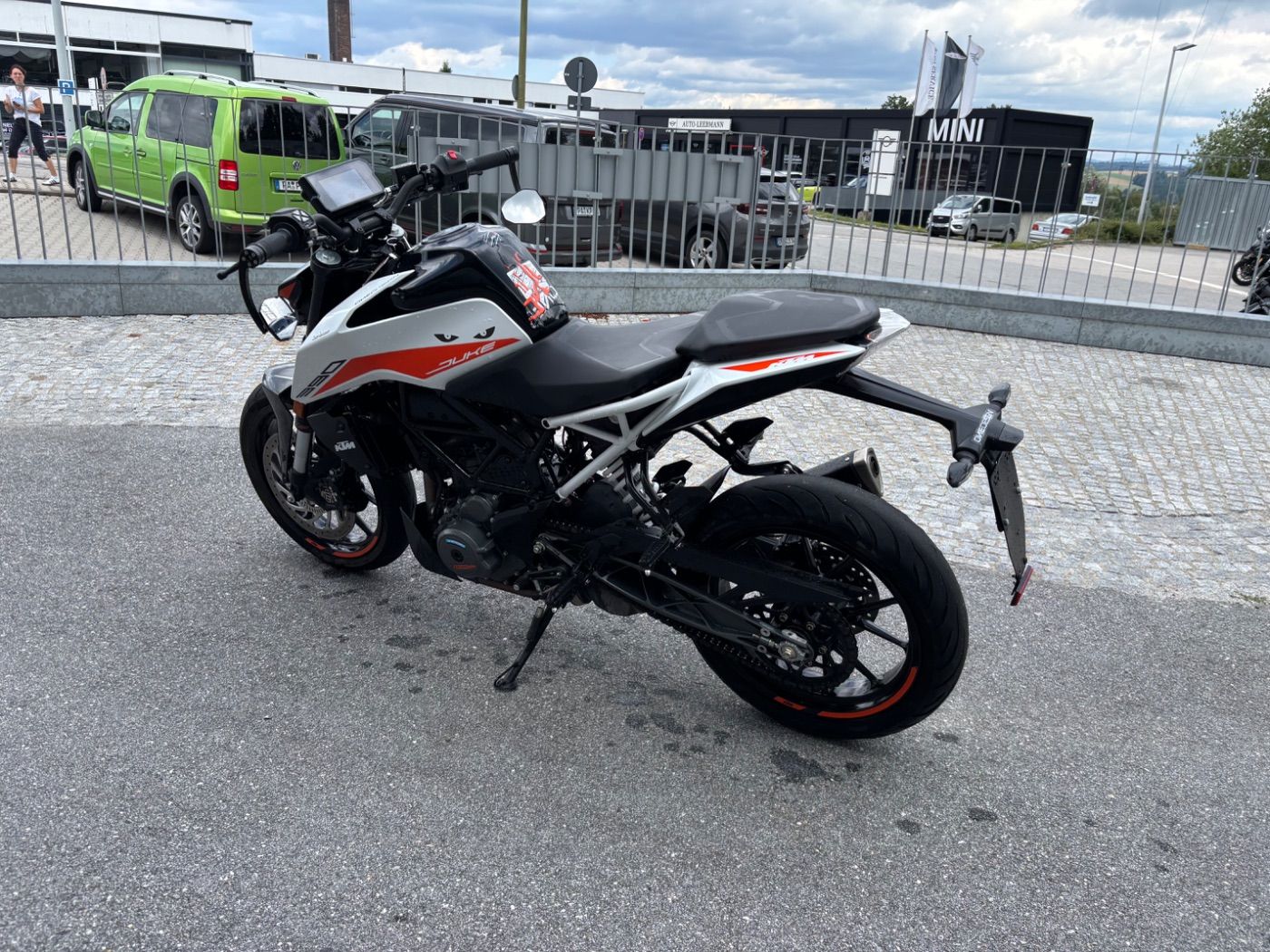 Fahrzeugabbildung KTM 390 Duke Modell 2022 mit Quickshifter