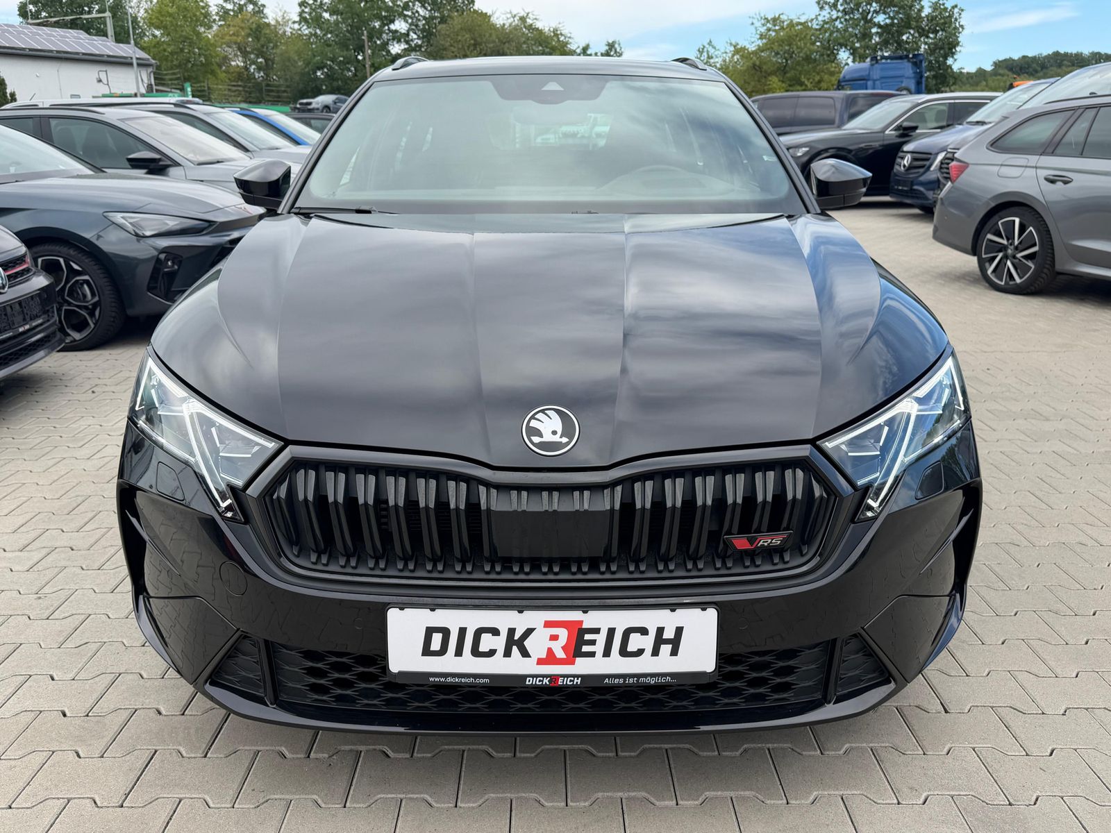 Fahrzeugabbildung SKODA Octavia 2.0 TSI 195 kW RS PANO*MATRIX*AHK*CANTON
