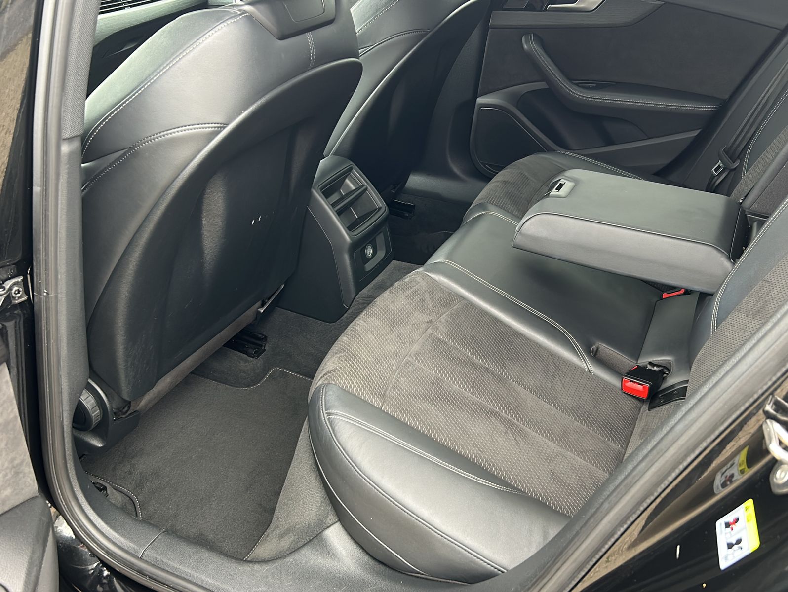 Fahrzeugabbildung Audi A4 35 Avant TDI S-Line