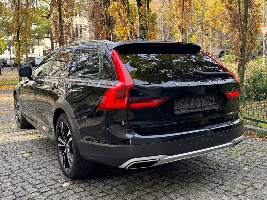Volvo V90 Cross Country