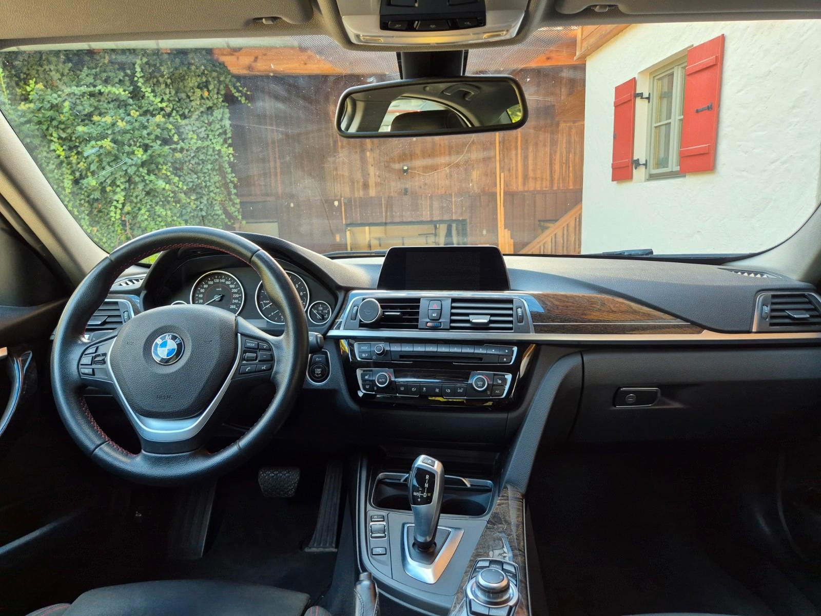 BMW 330i xDrive Sport Line Automatic 2. Hand