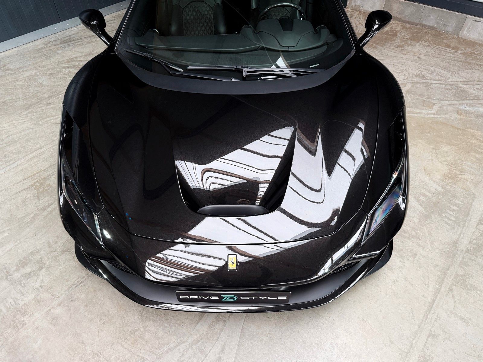 Fahrzeugabbildung Ferrari F8 Spider + Nero Daytona + Carbon + Lift + Garan