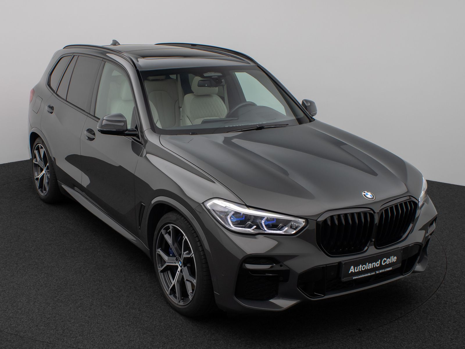Fahrzeugabbildung BMW X5 xD40d M Sport Panorama Laser 360°HUD DAB H/K