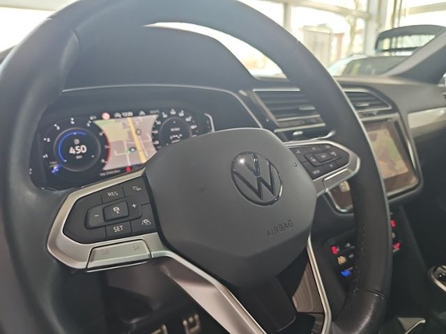 Fahrzeugabbildung Volkswagen Tiguan 1.5 TSI 6-Gang MOVE AHK NAVI MATRIX 360°
