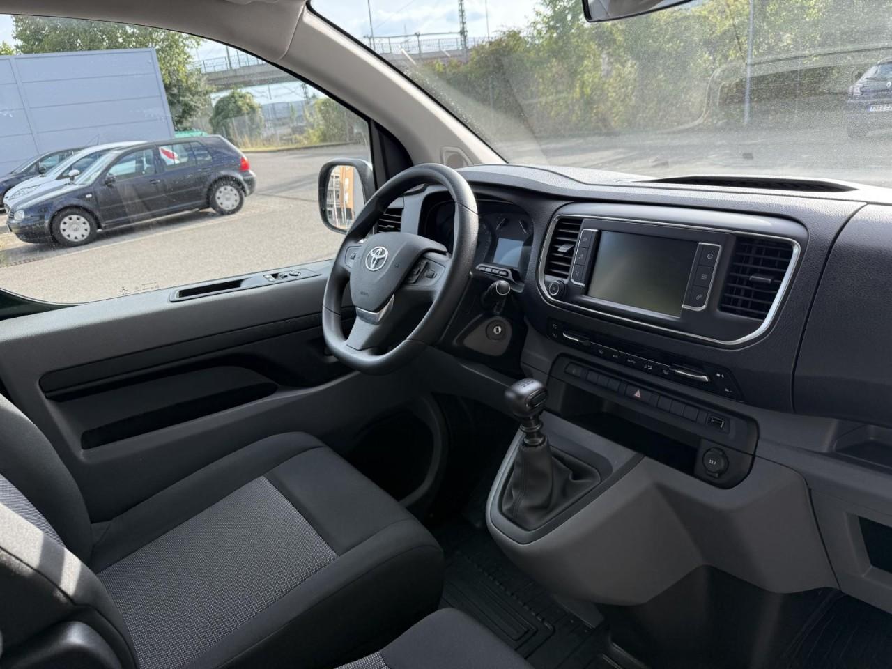 Toyota Proace 2.0 L2 Kombi Comfort NAVI PDC MFL 9SITZER
