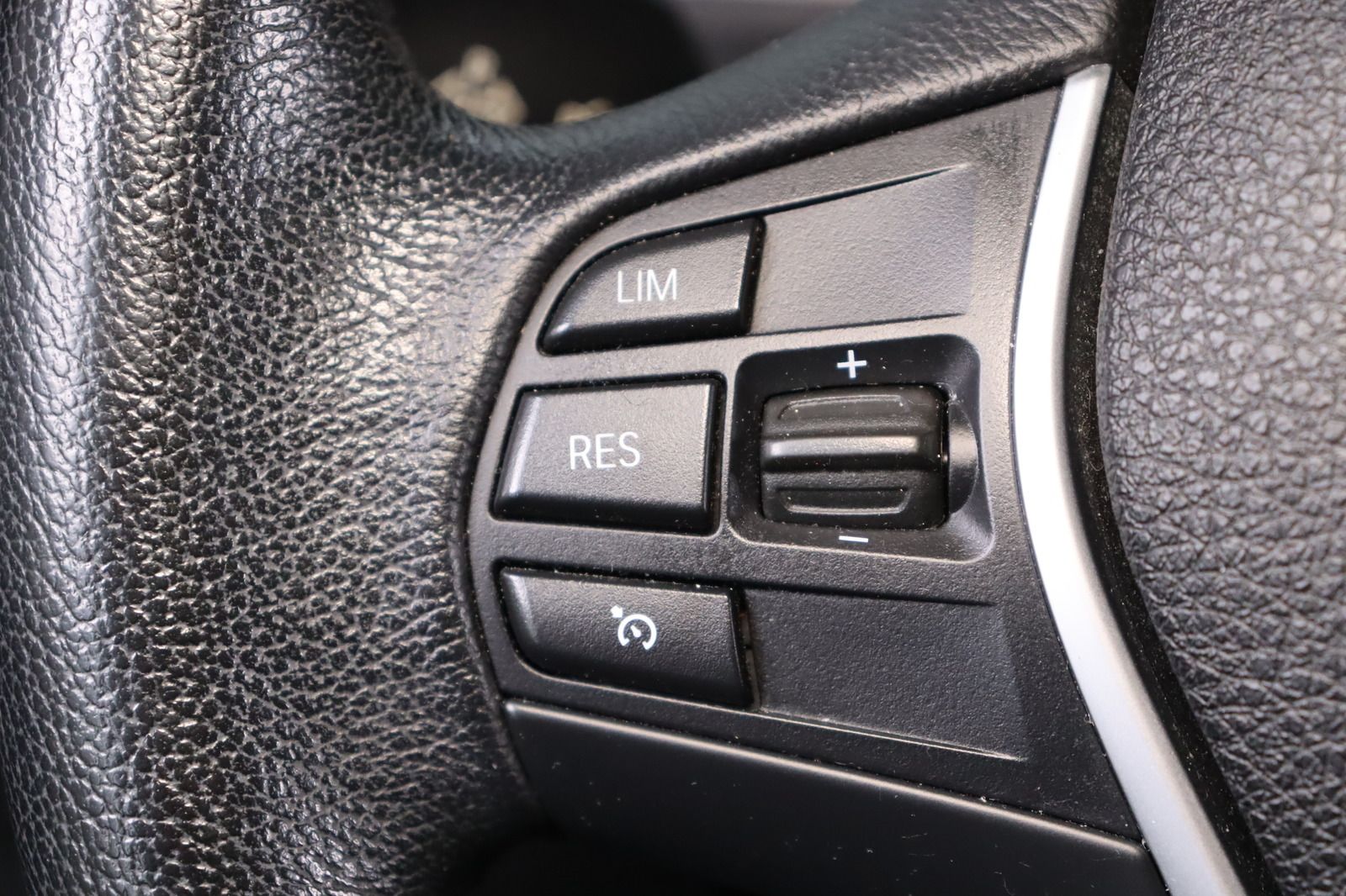 Fahrzeugabbildung BMW 316 i Modern Line * Bi-Xenon * Navi