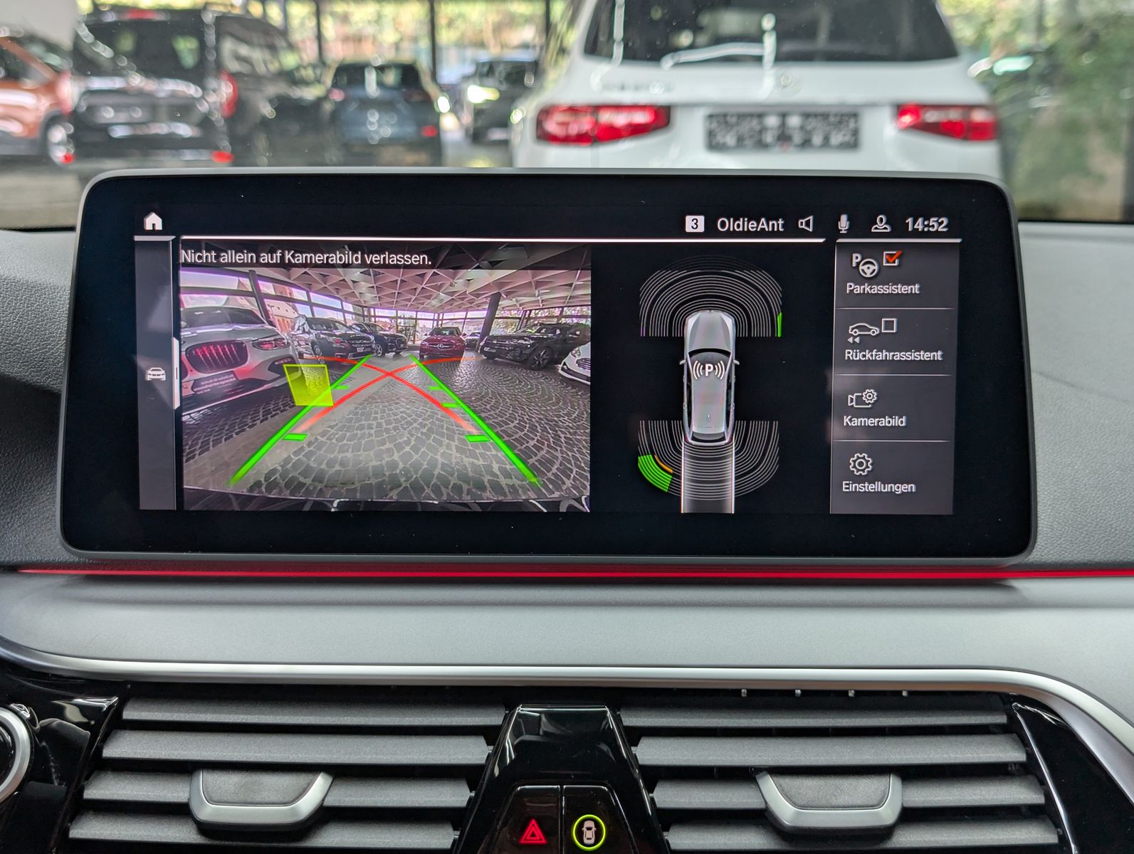 Fahrzeugabbildung BMW 520d M Sport MHEV LEDER HUD AMBI LED APP 4xSHZ