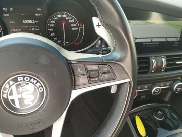 Alfa-Romeo Giulia - 8