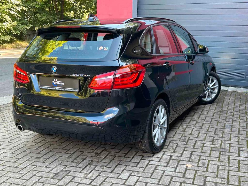BMW 225