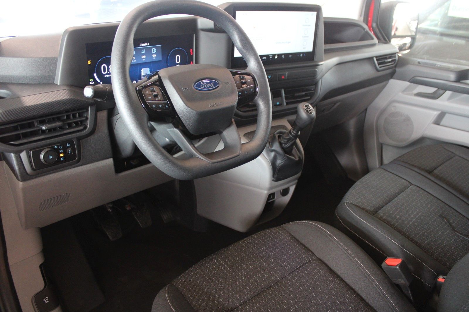 Fahrzeugabbildung Ford Transit Custom TREND L2 Kasten AHK Dachträger