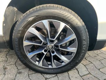 Fahrzeugabbildung SKODA Karoq DSG Drive 125 4x4 Virtuell Navi SHZ uvm.