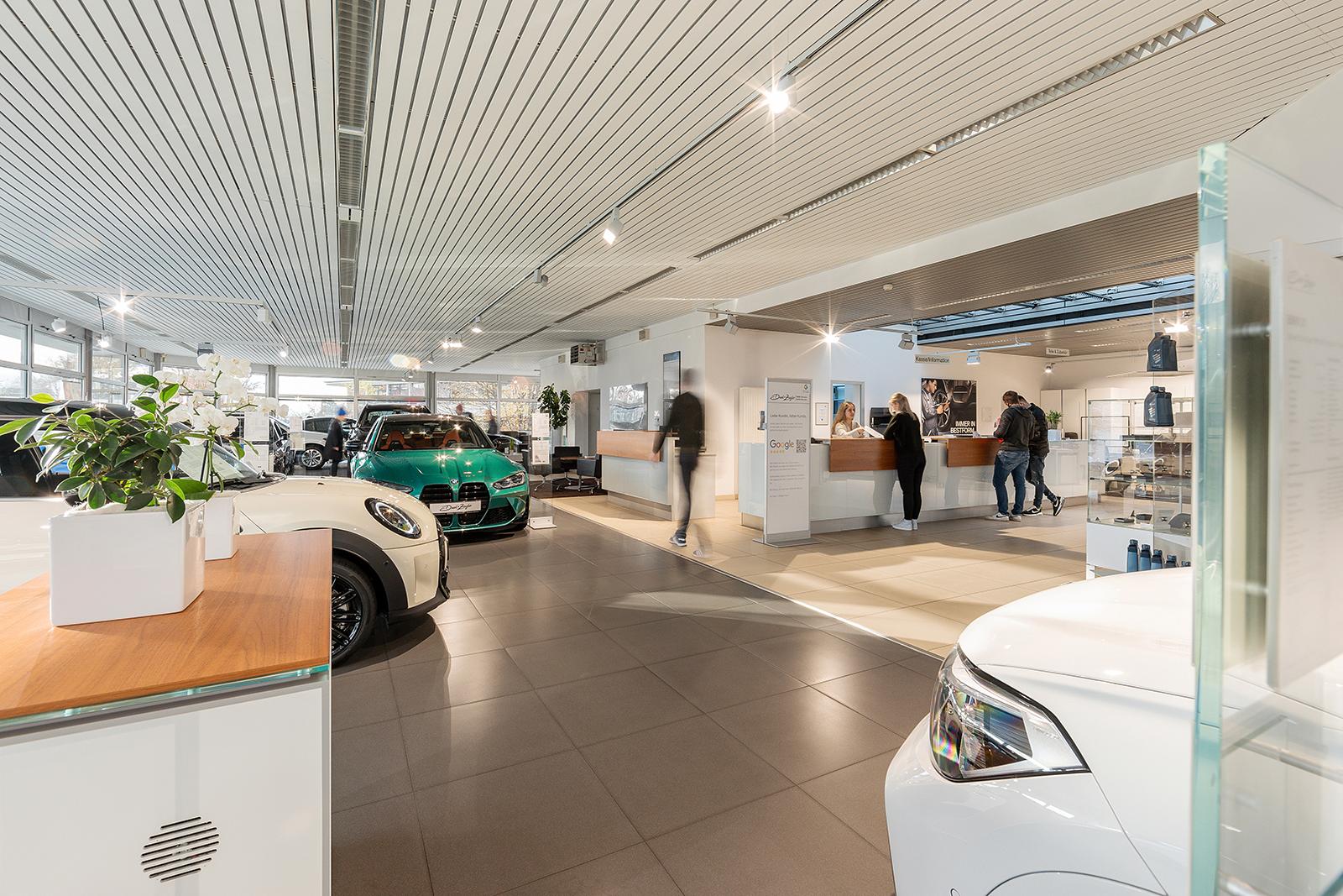 showroom-image-top