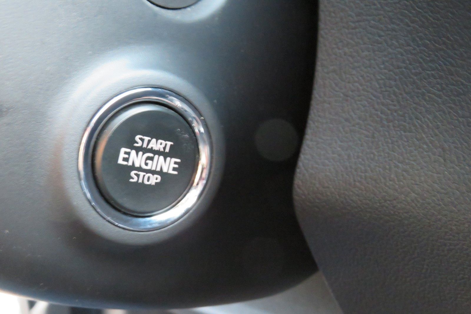 Fahrzeugabbildung SKODA Fabia SPORT DSG 17`SCHWARZ KESSY BI-LED PDC 1.H