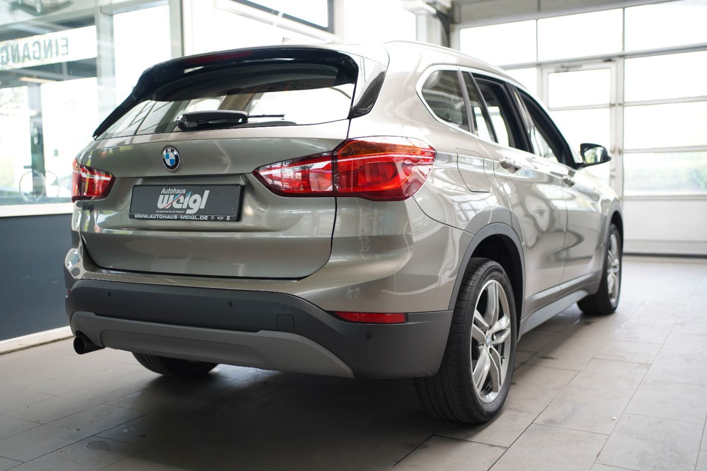 Fahrzeugabbildung BMW X1 18i Advantage +Sportsitze+LED+Parkassistent+