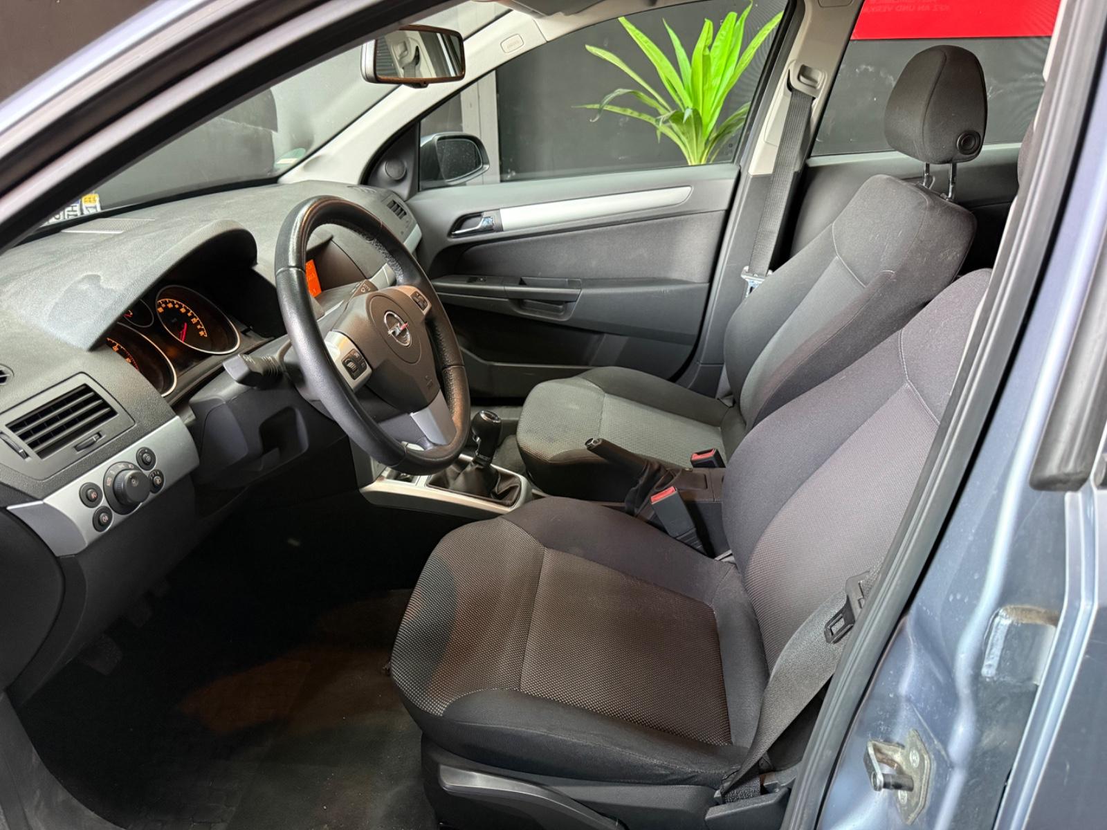 Opel Astra 2009 — photo 7