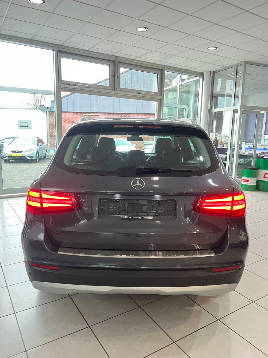 Fahrzeugabbildung Mercedes-Benz GLC 250 d 4Matic *LEDER*NAVI*SITZHEIZUNG*LED*