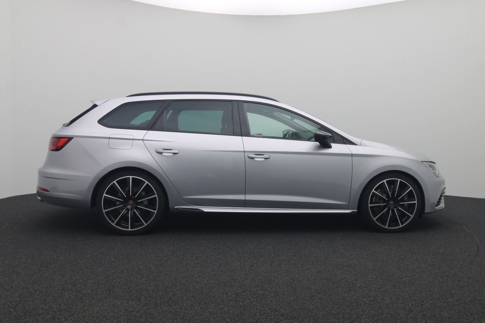 Fahrzeugabbildung CUPRA Leon ST Cupra 2,0TSI 4 Drive DSG ACC Panorama