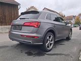 Audi Q5 50TDI qu. S-Line LED+VIRTUAL+AHK+ALU 20"+360° - mit Diesel-Antrieb: Grau, Head-Up Display