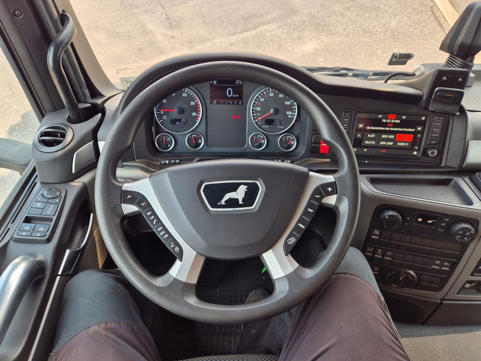 Fahrzeugabbildung MAN TGS 26.420 6x2-4 LL Hiab 177K PRO 2 Stück