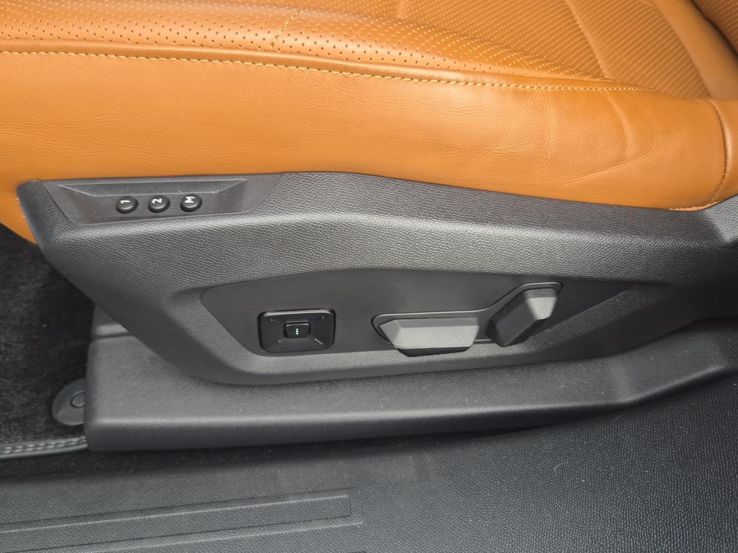 DS Automobiles No8 Etoile FWD 230PS LEDER/ACC/NAVI/Glasdach/LED
