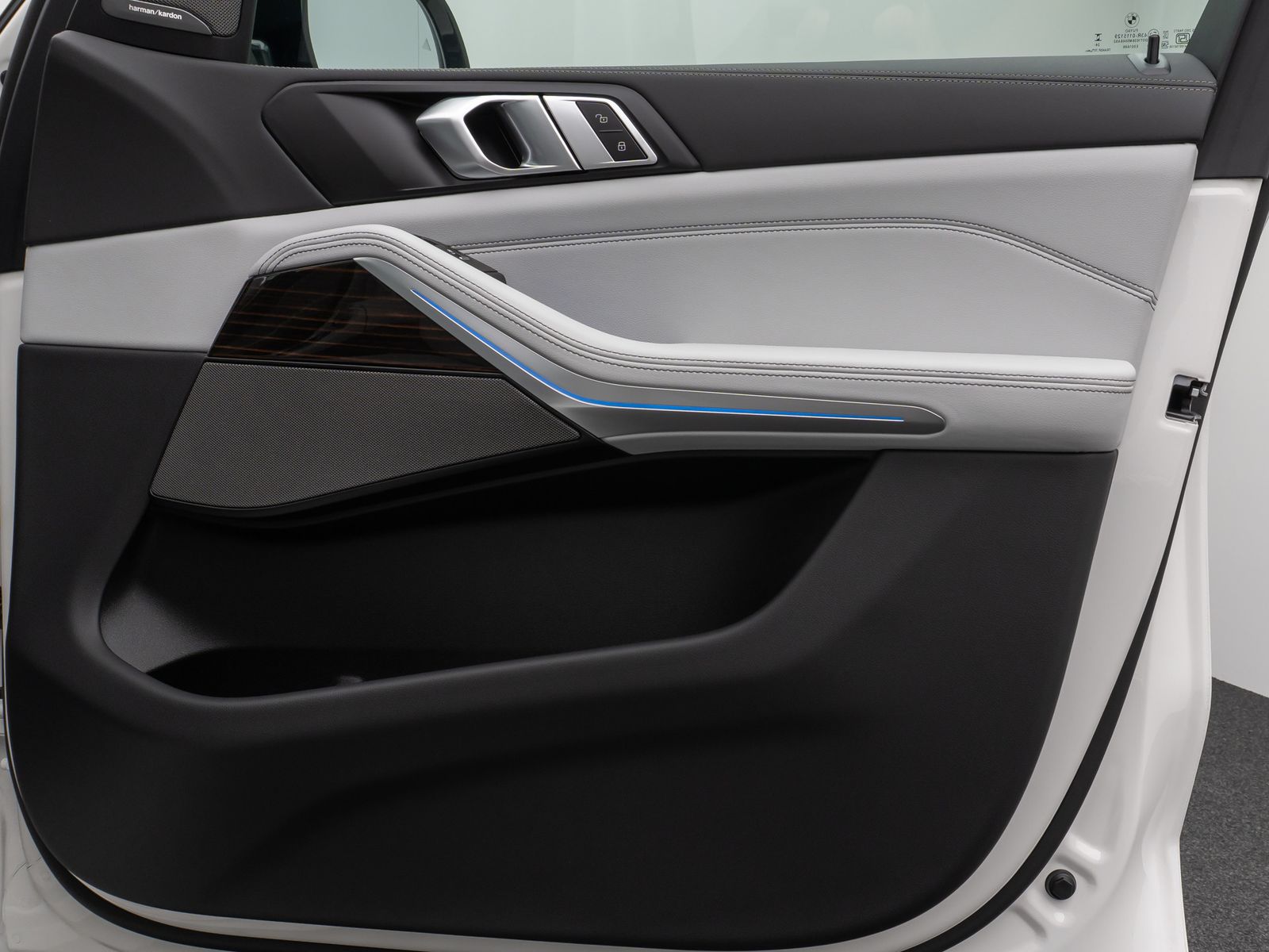 Fahrzeugabbildung BMW X5 xD50e M Sport Panorama 360°HUD DAB H/K SoftCL