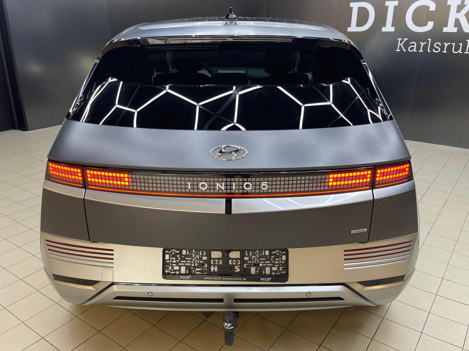 Fahrzeugabbildung Hyundai Ioniq 5 Uniq 4WD NAVI+RELAX+LED+HUD+BOSE+AHK+360