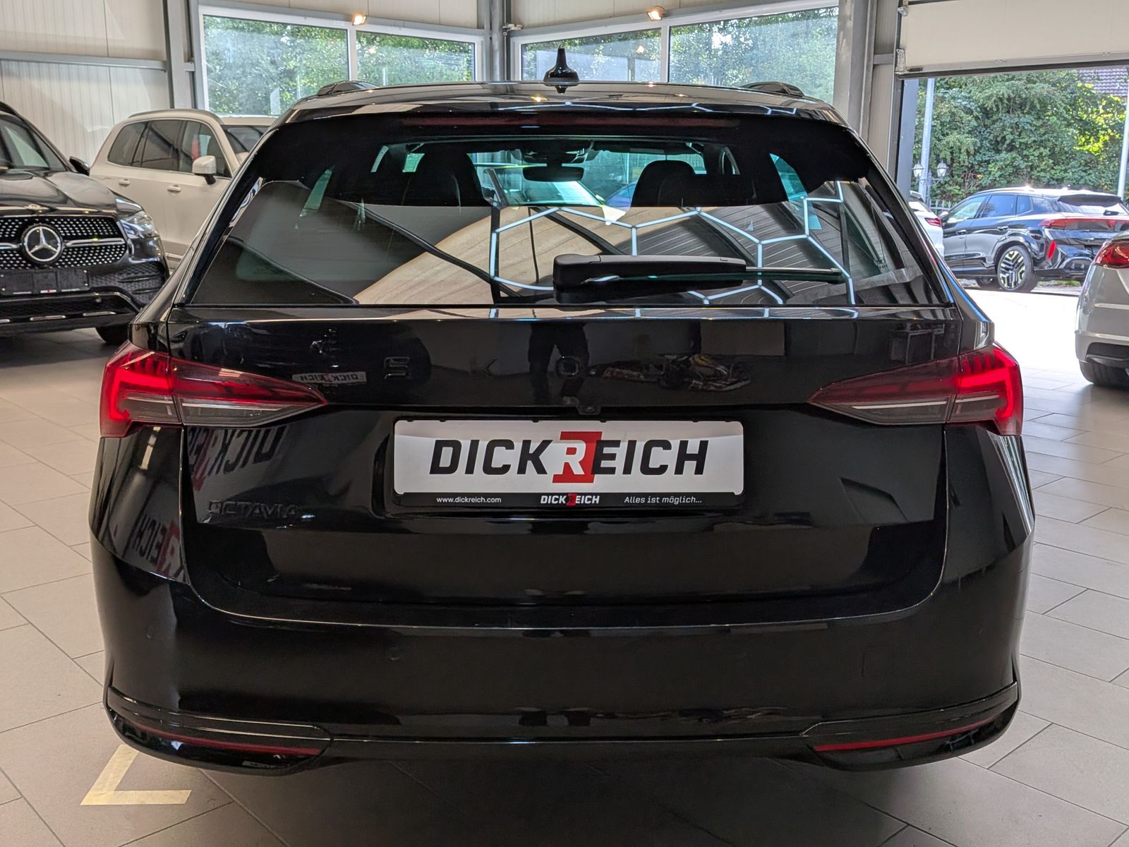 Fahrzeugabbildung SKODA Octavia 1.5 TSI Sportline MATRIX PANO AHK 5J-Gar