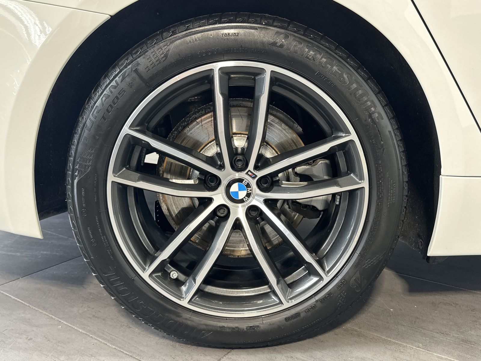Fahrzeugabbildung BMW 520d Touring xDrive M-Sport NAV+LED+AHK+KAMERA
