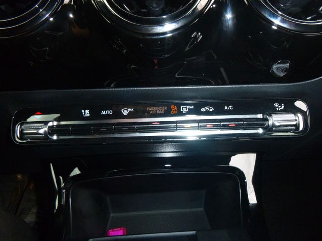 Fahrzeugabbildung Mercedes-Benz A 180 Limousine >NAV/LED/KAM/PDC/SHZ<