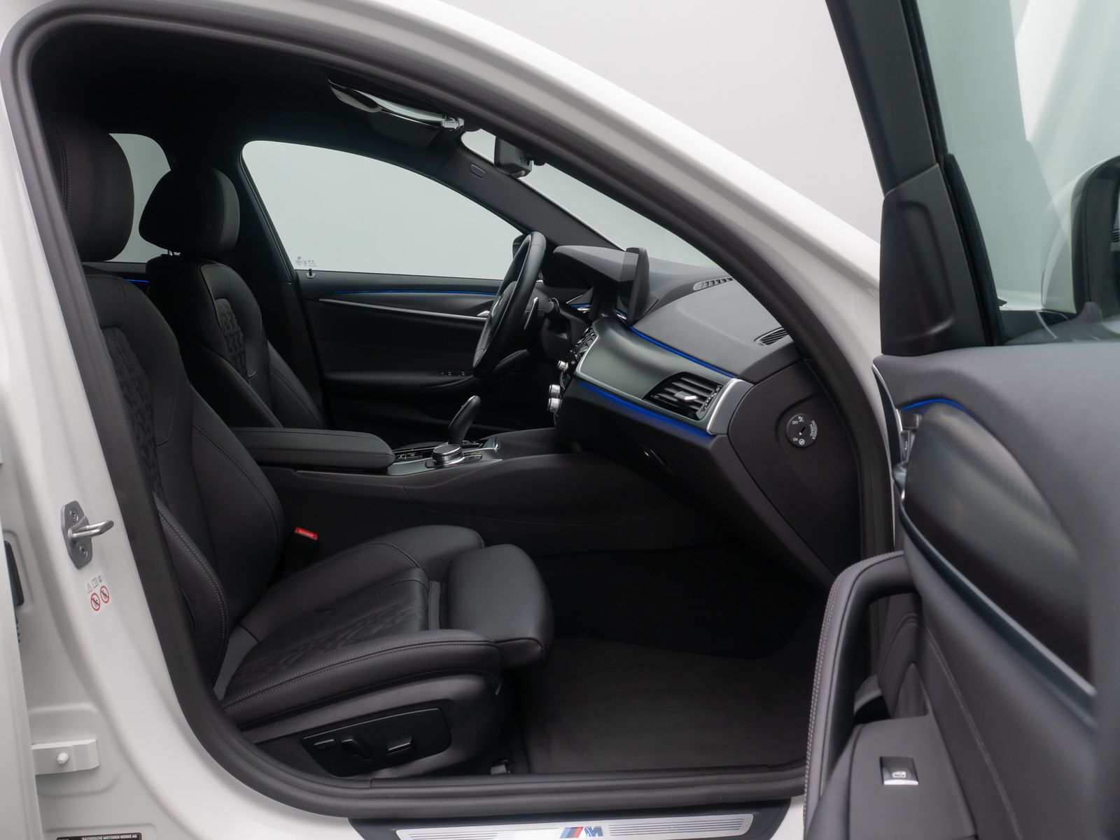 Fahrzeugabbildung BMW 520d M Sport DAB Alarm PDC Geschwindigreg Leder
