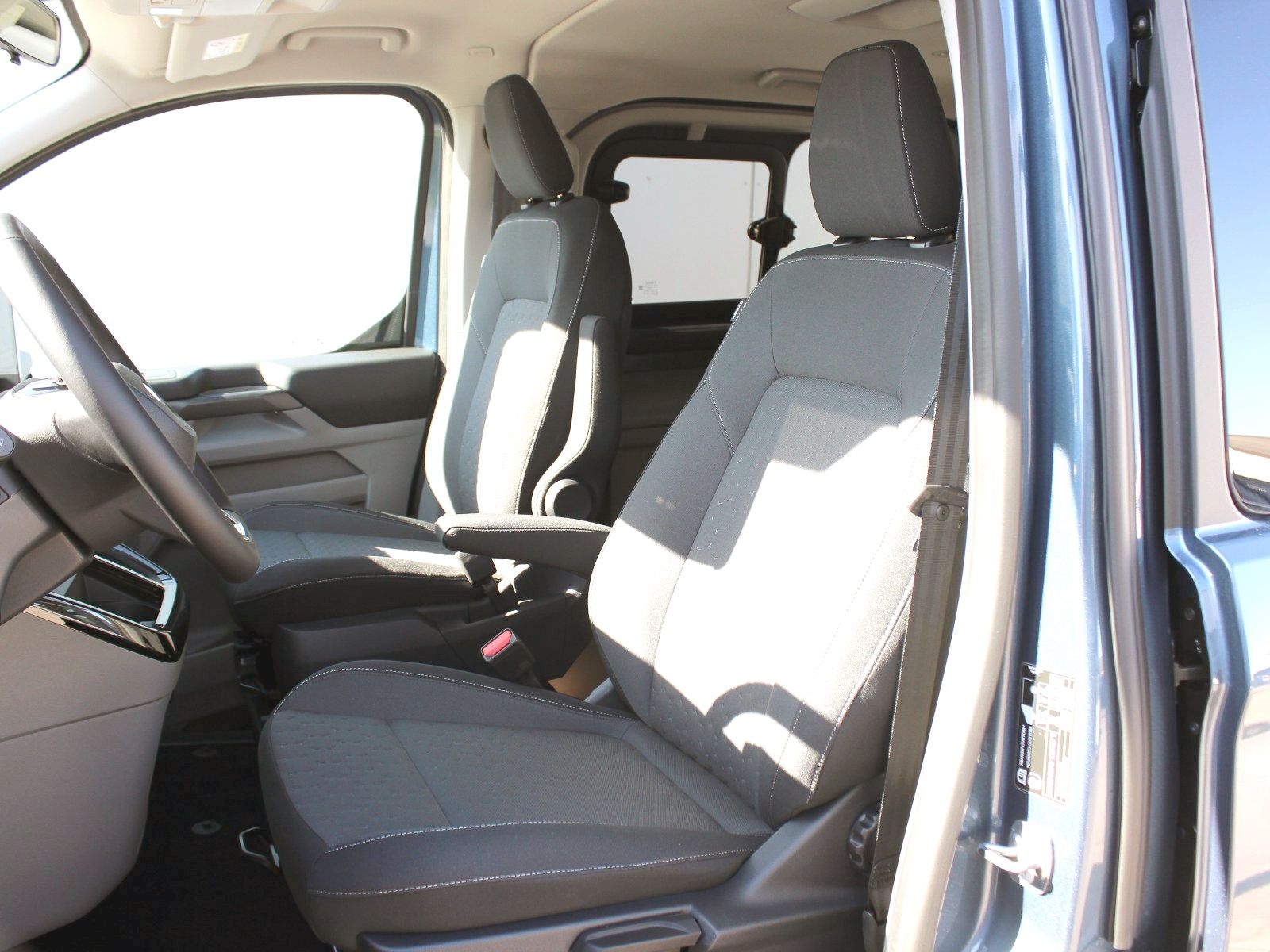 Fahrzeugabbildung Ford Tourneo Custom 320 L1 Tourneo Titanium FWD