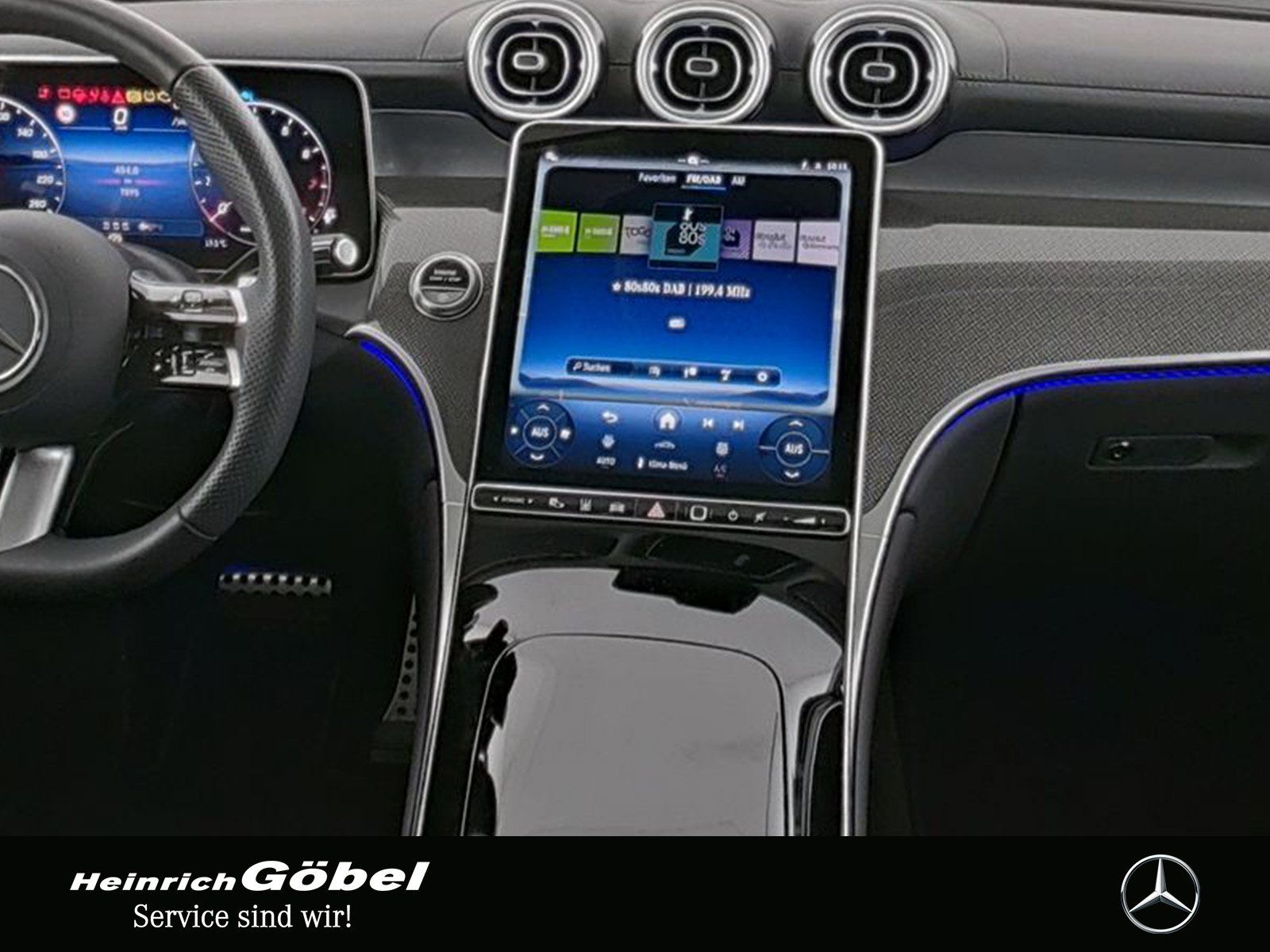 Fahrzeugabbildung Mercedes-Benz GLC 300 4M AMG+AHK+PANO+STANDHZ+DISTRONIC+NIGHT