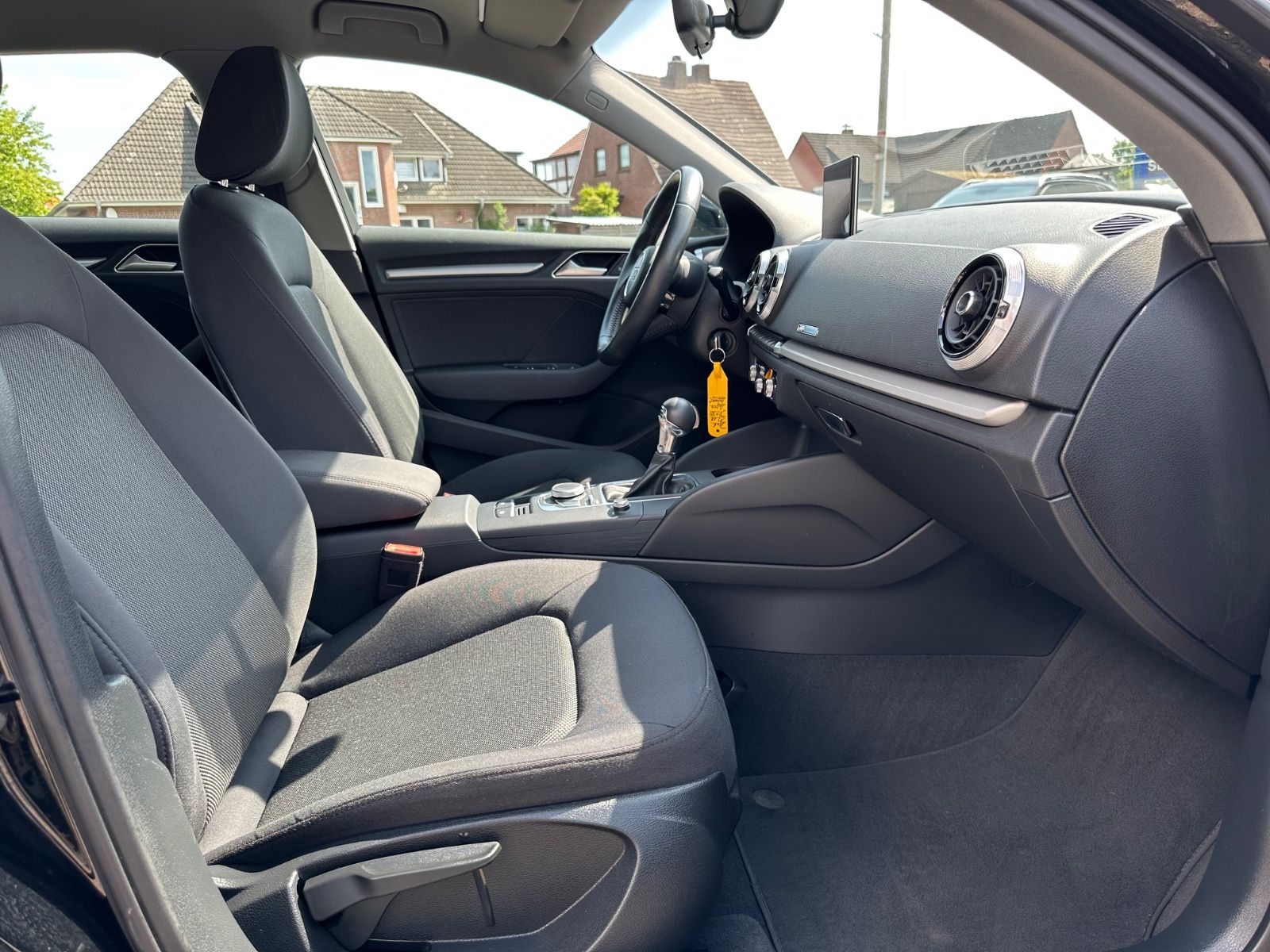 Fahrzeugabbildung Audi A3 2.0 TDI Sportback S line S tronic Navi/BiXeno