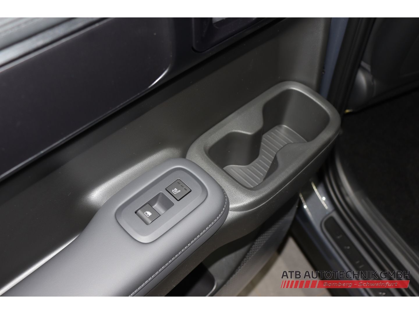 Fahrzeugabbildung Hyundai SANTA FE Blackline MY26 1.6 T-GDi PHEV 4WD HUD N