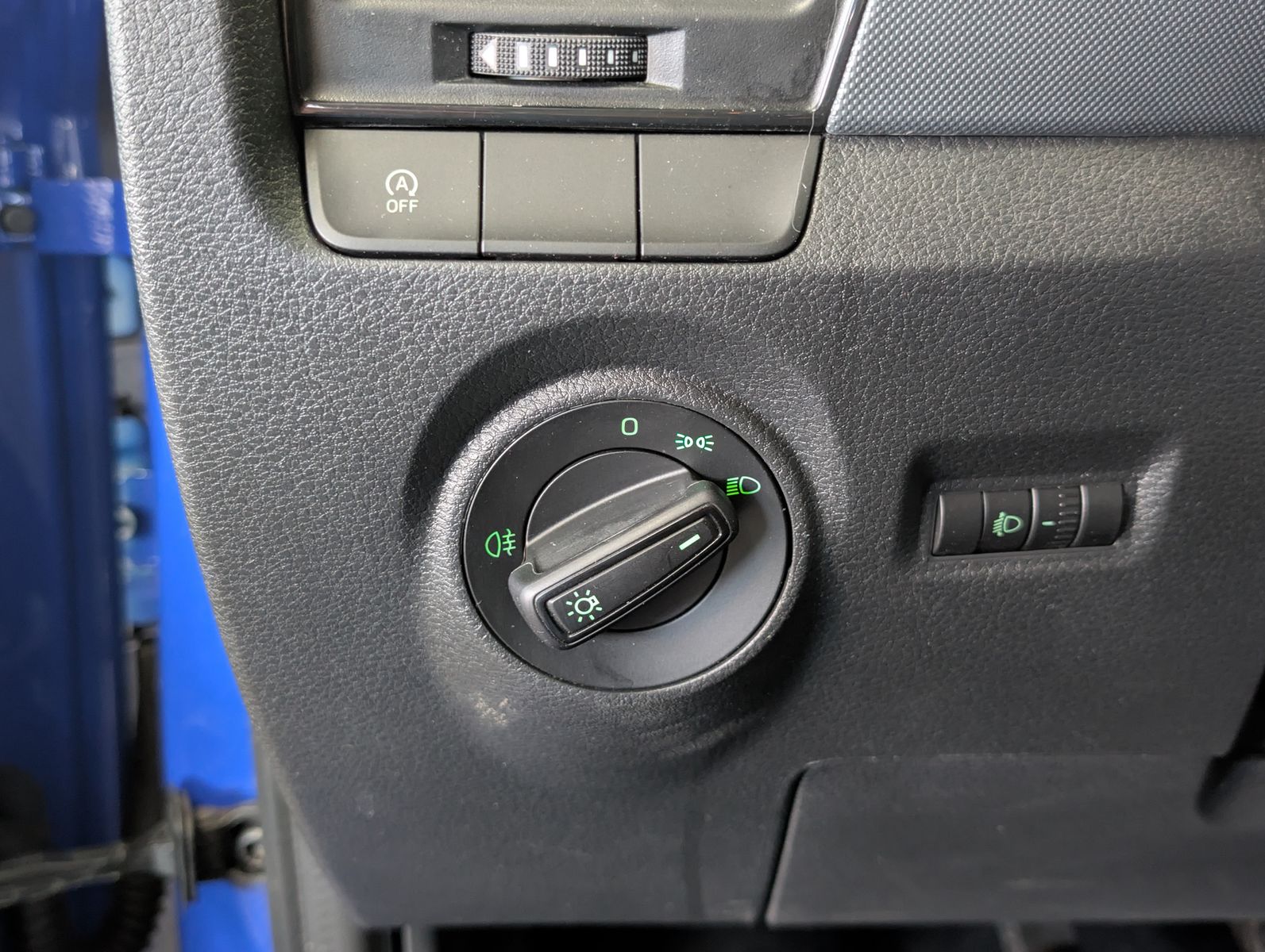 Fahrzeugabbildung SKODA Fabia Active 1.0 MPI SURROUND SCHECKHEFT KLIMA
