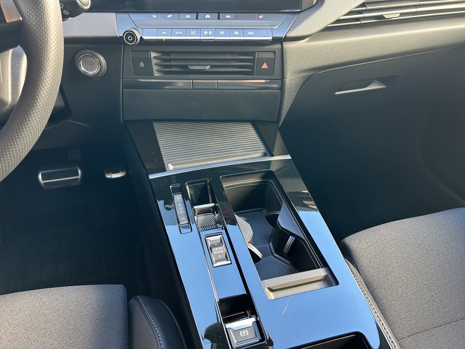Fahrzeugabbildung Opel Astra L 1.2 Turbo Ultimate Aut./360°/IntelliLux/