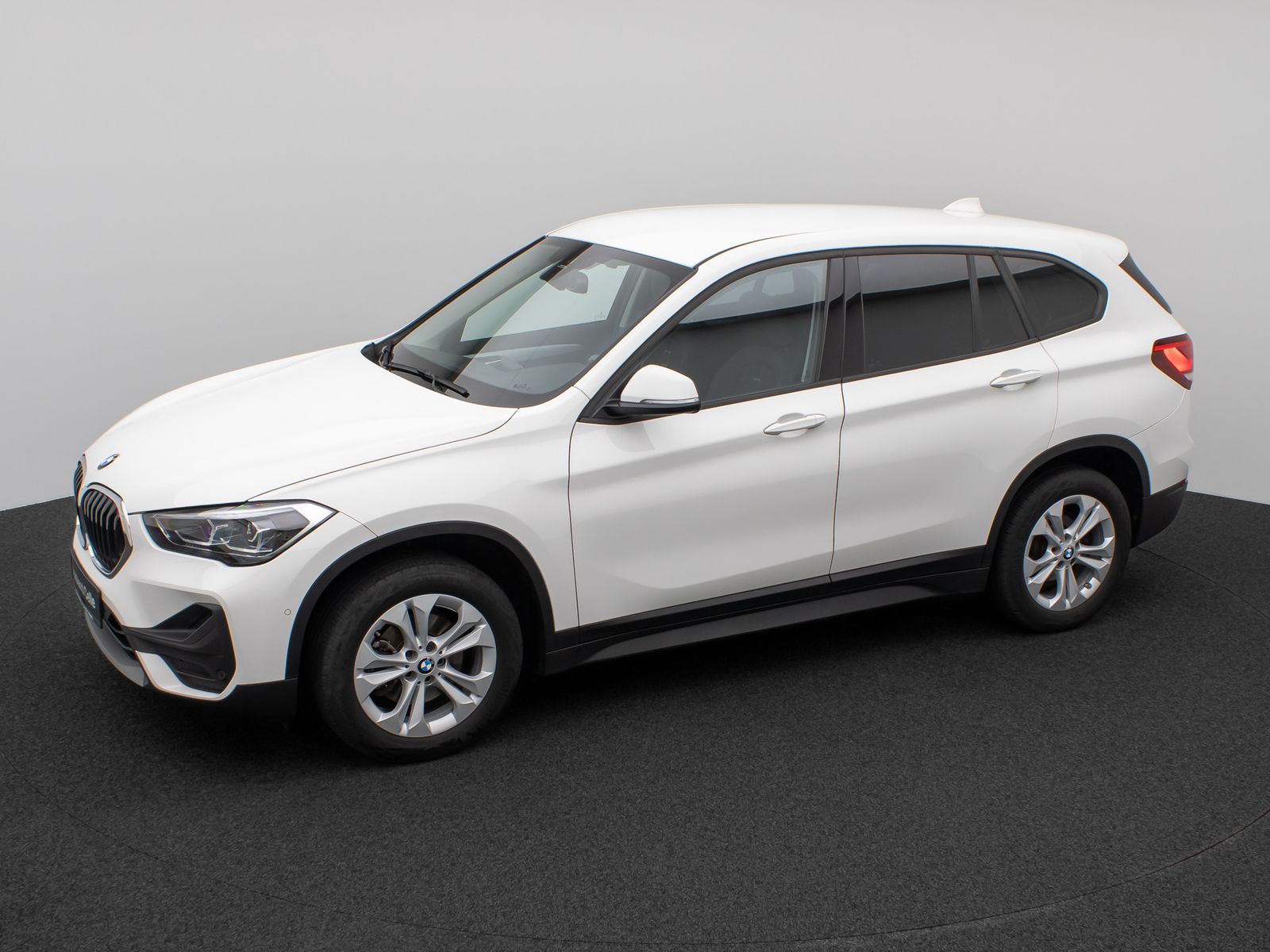 Fahrzeugabbildung BMW X1 sD18i Parkassistent DAB HiFi Navi LED Sport