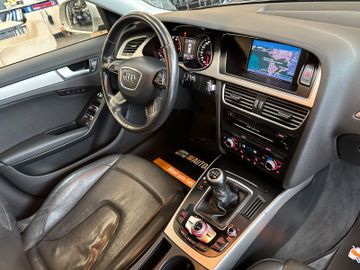 Audi A4 *3-ZONEN*MEMORY*StzHZBelftg*TEMPO*AHK*LEDER*