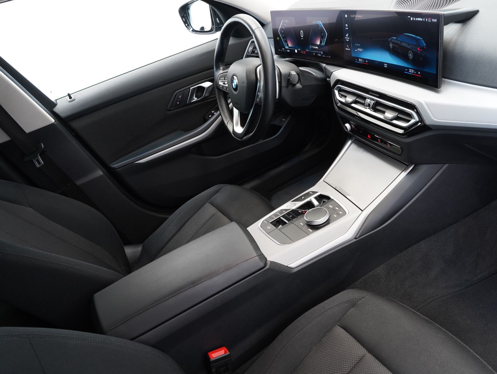 Fahrzeugabbildung BMW 320 d xDrive Touring LCI/CURVED/AHK